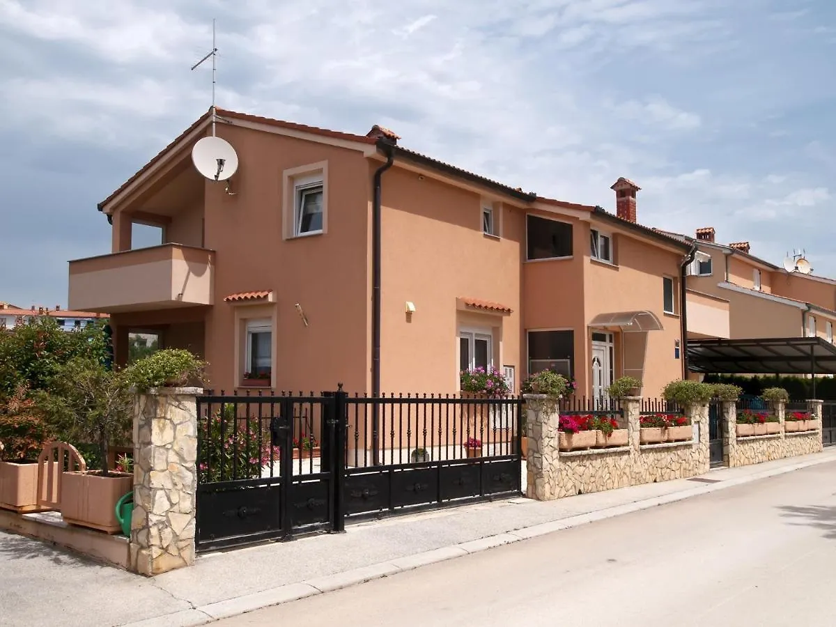 Apartments With A Parking Space Vinkuran, Pula - 21016 Medulin 0*,  Croatia