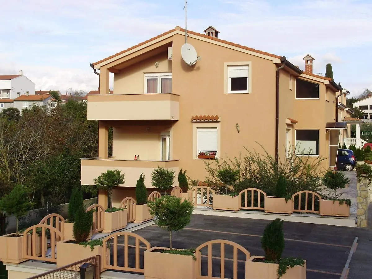 Apartments With A Parking Space Vinkuran, Pula - 21016 Medulin