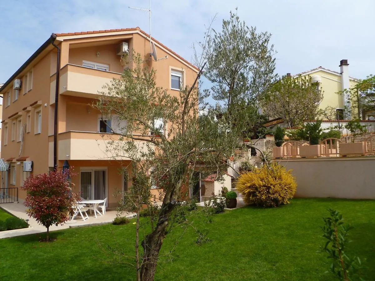 Apartments With A Parking Space Vinkuran, Pula - 21016 Medulin