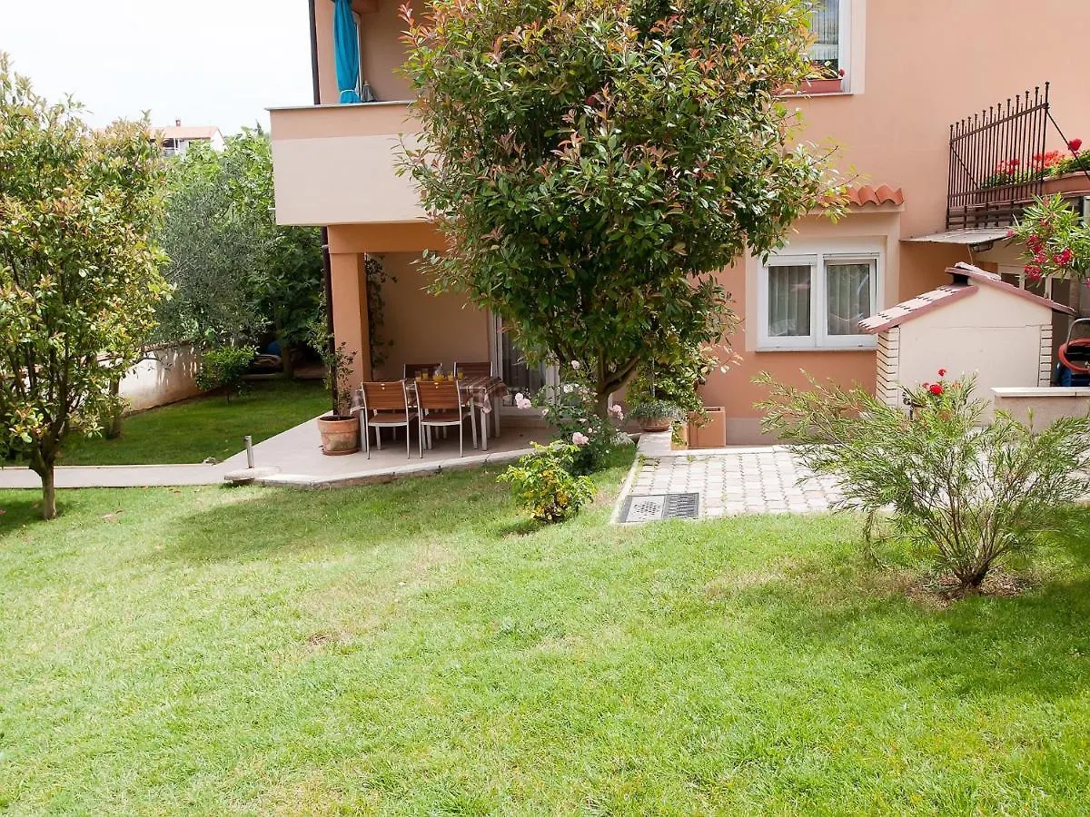 Apartments With A Parking Space Vinkuran, Pula - 21016 Medulin